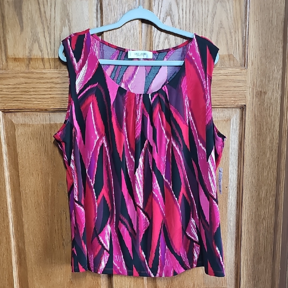 Jones Studio Pink and Black Sleeveless Graphic Blouse